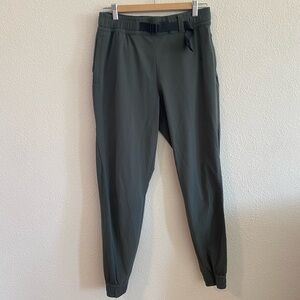 Athleta quest jogger size 6